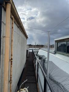 a_class_bird_control_elevated_roof_netting_at_etu_building